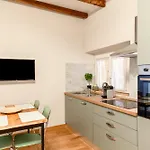 Modern Flat Near Skyline 米兰