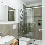 Modern Flat Near Skyline 公寓