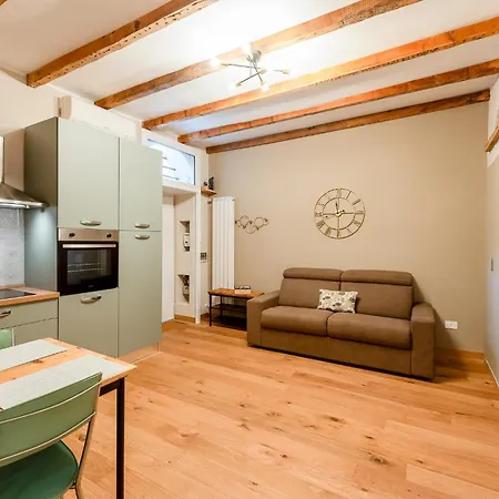 Modern Flat Near Skyline Apartment