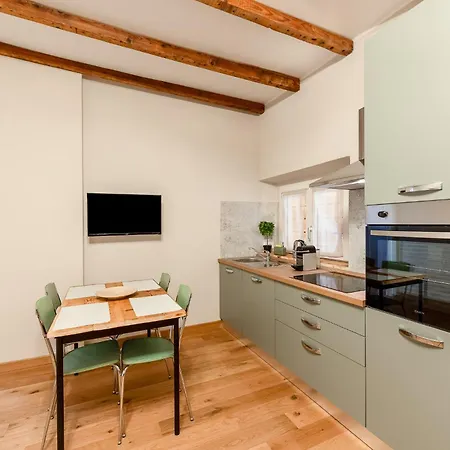 Modern Flat Near Skyline Apartment *