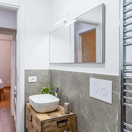 Modern Flat Near Skyline Apartment Mailand