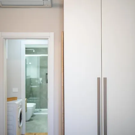 Modern Flat Near Skyline
