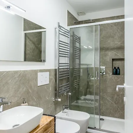 Modern Flat Near Skyline Apartment
