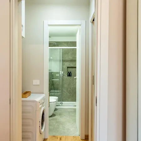 Modern Flat Near Skyline Apartment