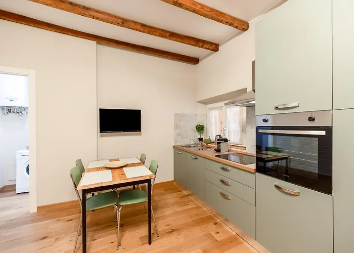Modern Flat Near Skyline Apartment *